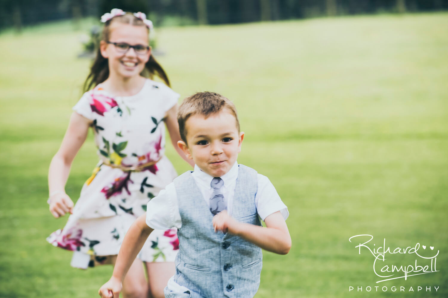 Children running at Wedding at Cornhill Castle by Glasgow Wedding Photographer Richard Campbell